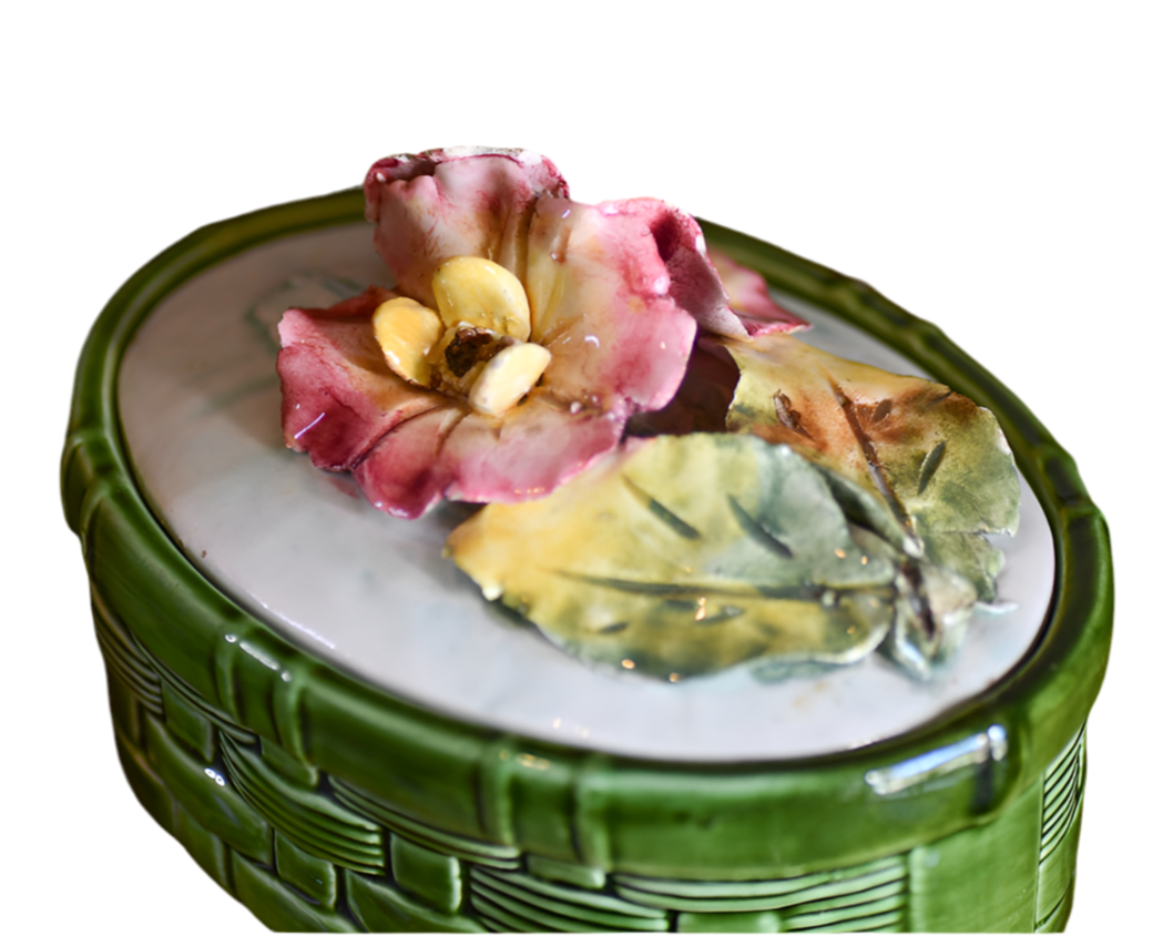 Majolica Floral Lidded Container, Conteneur en majolique