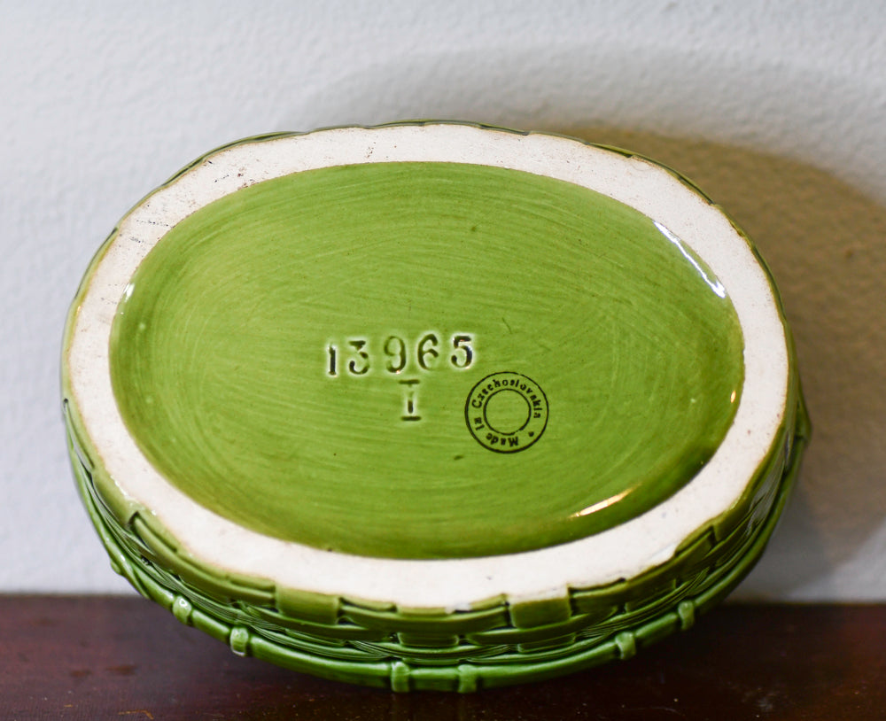 Majolica Floral Lidded Container, Conteneur en majolique