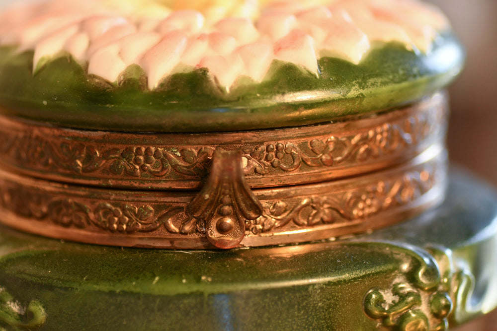 Wavecrest Vintage Green Floral Box, 花の緑のボックス