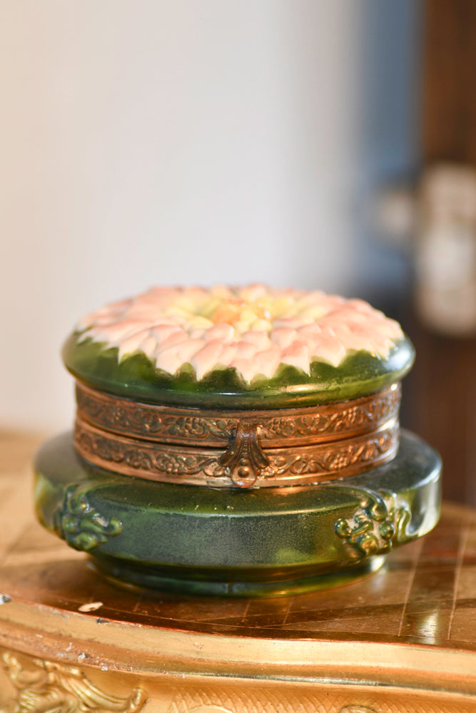 Wavecrest Vintage Green Floral Box, 花の緑のボックス