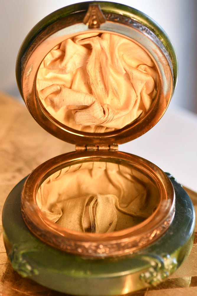 Wavecrest Vintage Green Floral Box, 花の緑のボックス