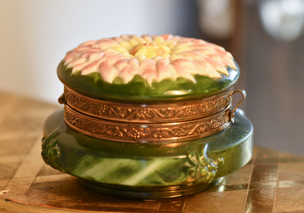 Wavecrest Vintage Green Floral Box, 花の緑のボックス