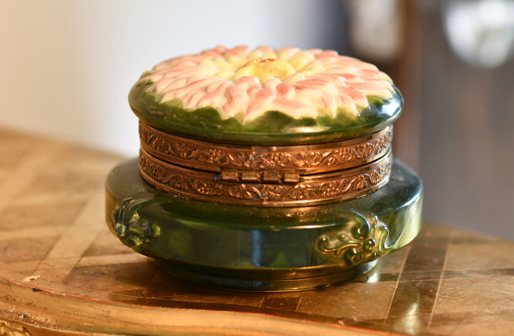 Wavecrest Vintage Green Floral Box, 花の緑のボックス