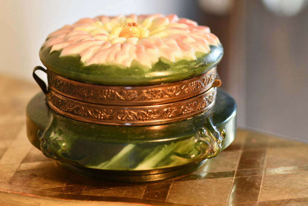 Wavecrest Vintage Green Floral Box, 花の緑のボックス