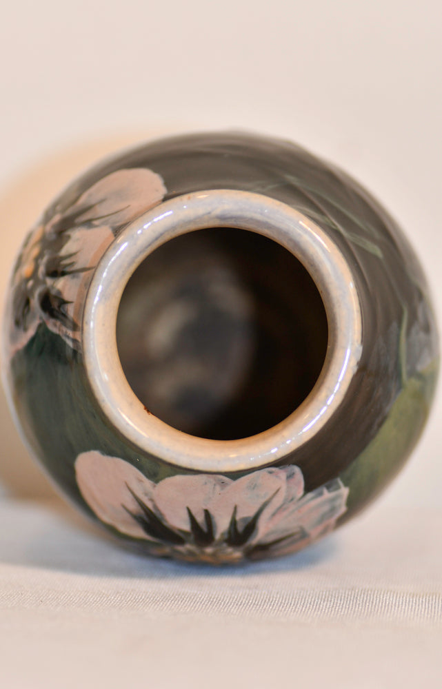 Weller Fine Ceramic Vase, 6”