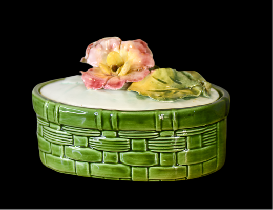 Majolica Floral Lidded Container, Conteneur en majolique