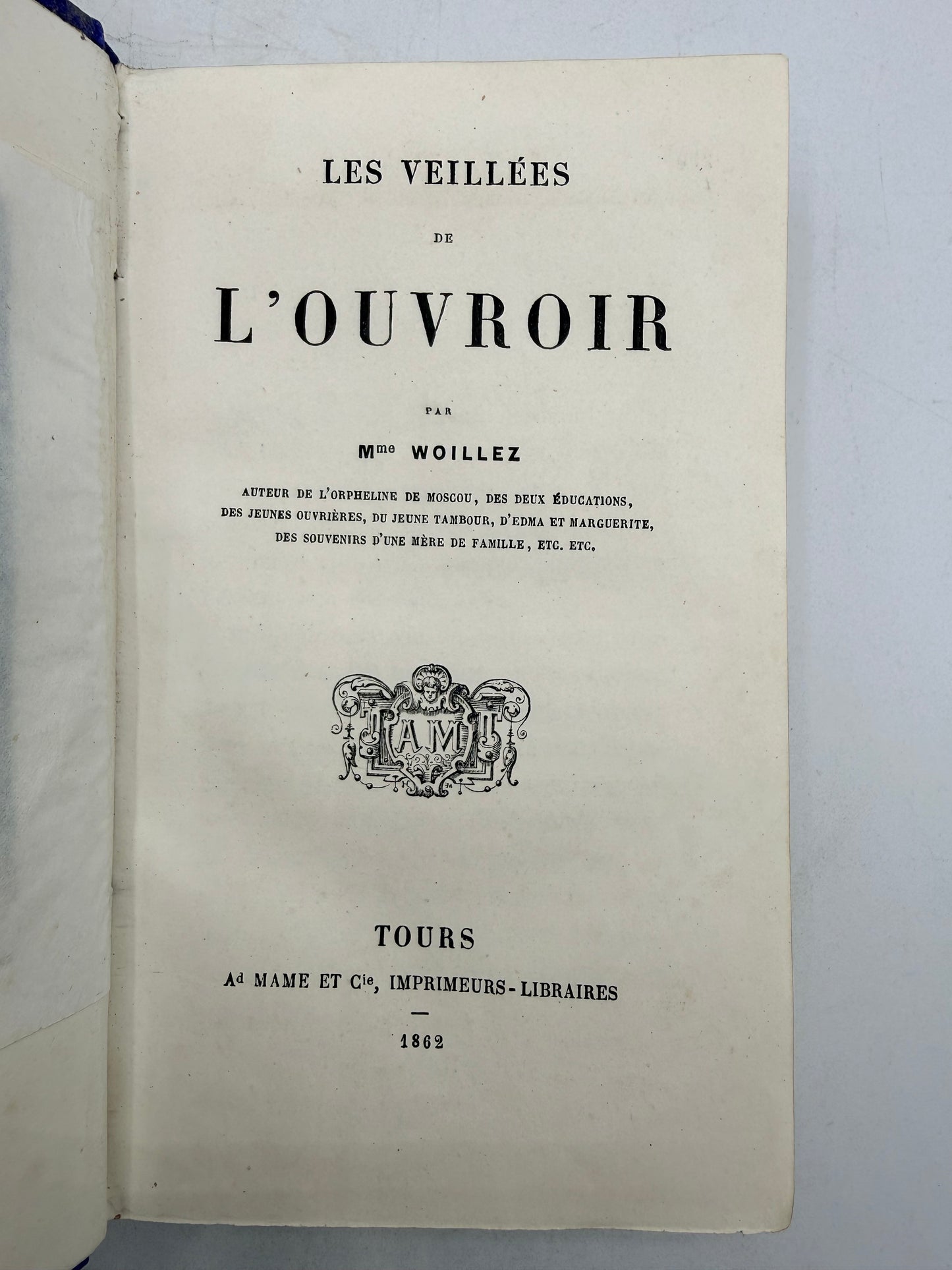 Book titled 'L'Ouvroir' with text and a logo on a white background
