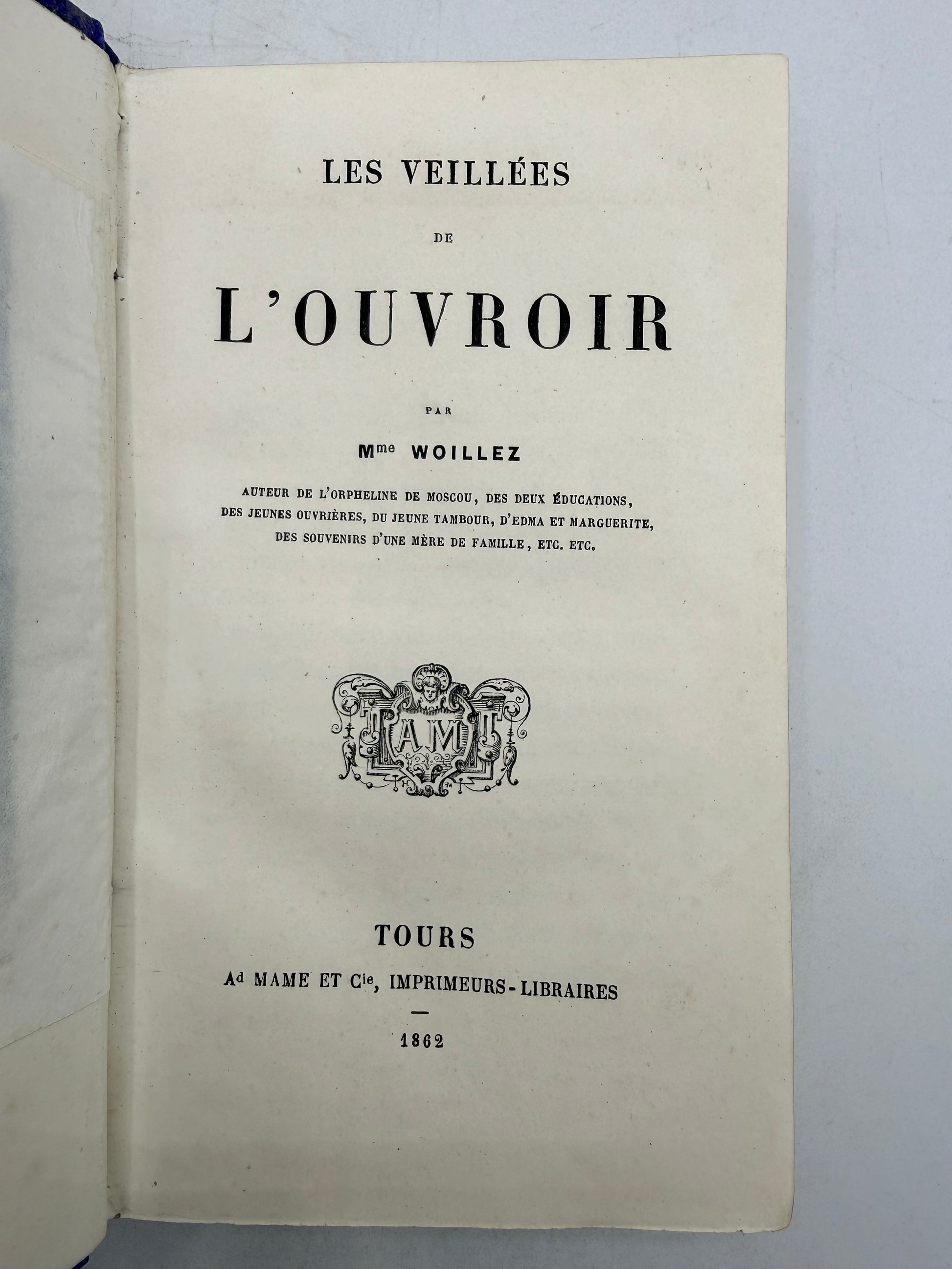 Book titled 'L'Ouvroir' with text and a logo on a white background