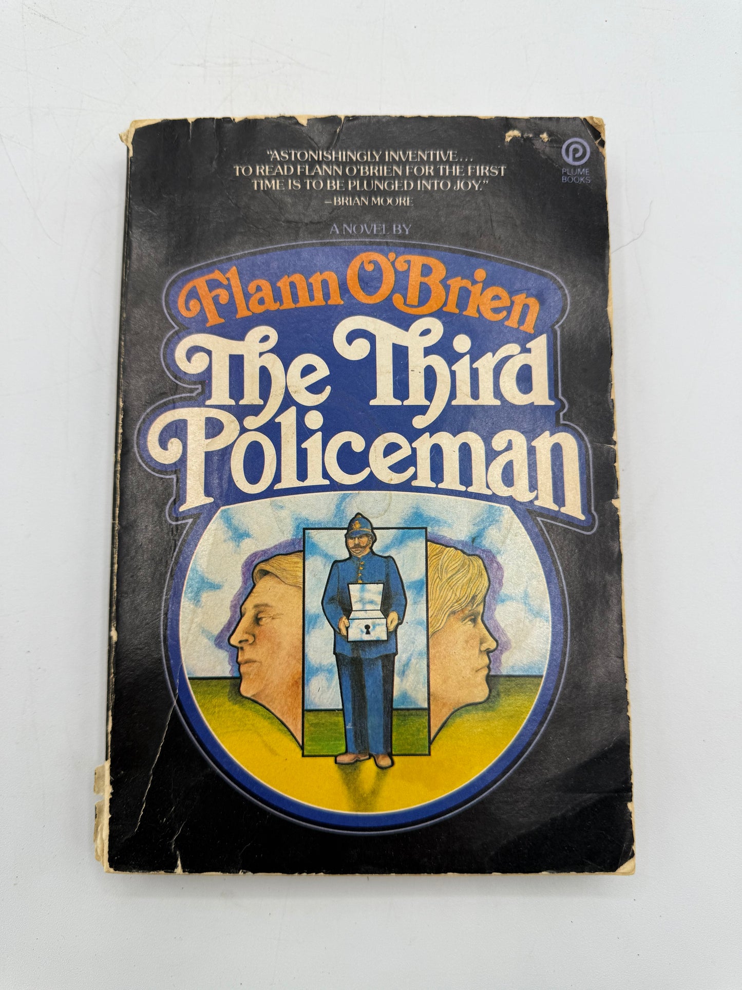 Book cover of 'The Third Policeman' by Flann O'Brien on a white background